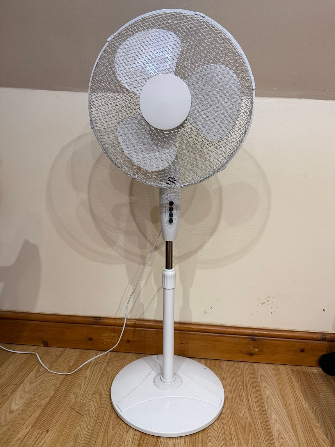 16" Pedestal Standing Fan White 3 Speed Oscillating Adjustable Height 40W